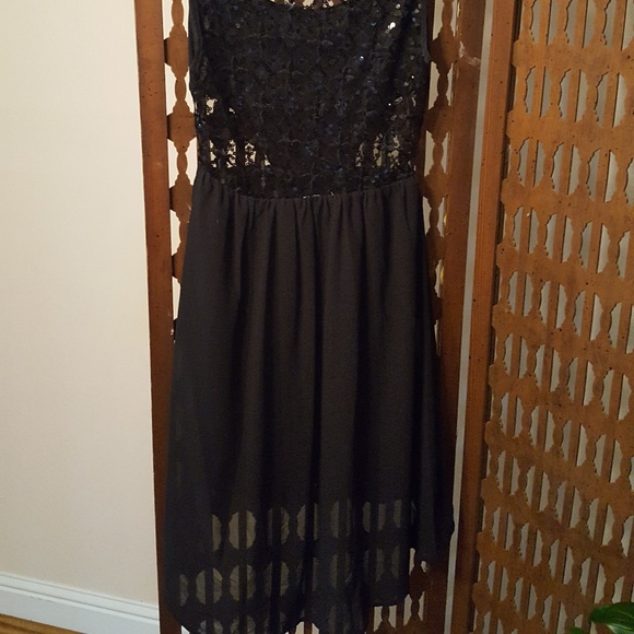 Alexandera Collection (Performance Wear) - Picture 4 of 4